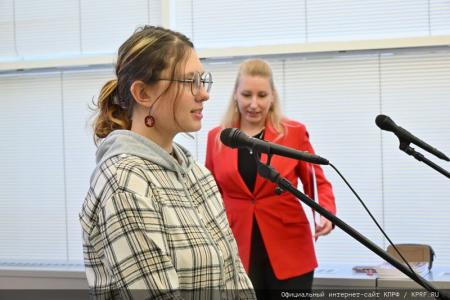 «Кипучая, могучая, никем непобедимая…». Г.А. Зюганов выступил на открывшейся в Госдуме выставке детских рисунков