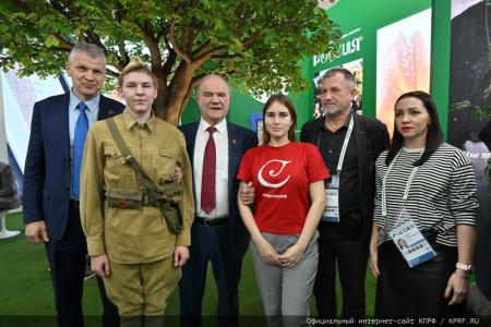 Г.А. Зюганов выступил в Москве на выставке-форуме «Россия» (ВДНХ) в День Ульяновской области