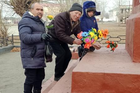 Забайкальцы вышли на митинг в День Великого Октября 7 ноября коммунисты, комсомольцы, сторонники КПРФ и представители общественных организаций и лево-патриотических сил Забайкалья вышли на митинг, посвящённый 106 годовщине Великой Октябрьской социалистиче