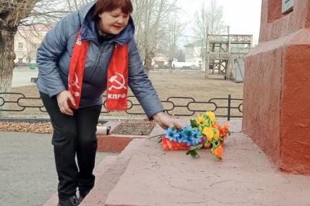 Забайкальцы вышли на митинг в День Великого Октября 7 ноября коммунисты, комсомольцы, сторонники КПРФ и представители общественных организаций и лево-патриотических сил Забайкалья вышли на митинг, посвящённый 106 годовщине Великой Октябрьской социалистиче