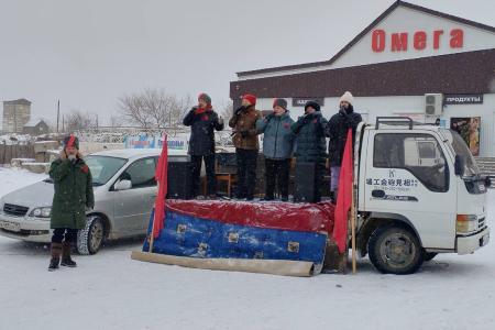 Забайкальцы вышли на митинг в День Великого Октября 7 ноября коммунисты, комсомольцы, сторонники КПРФ и представители общественных организаций и лево-патриотических сил Забайкалья вышли на митинг, посвящённый 106 годовщине Великой Октябрьской социалистиче