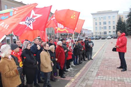 Брянские коммунисты отметили 106-летие Великого Октября