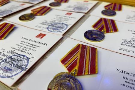 Крымские коммунисты поздравили сотрудников полиции и ветеранов милиции с профессиональным праздником