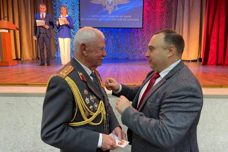 Крымские коммунисты поздравили сотрудников полиции и ветеранов милиции с профессиональным праздником