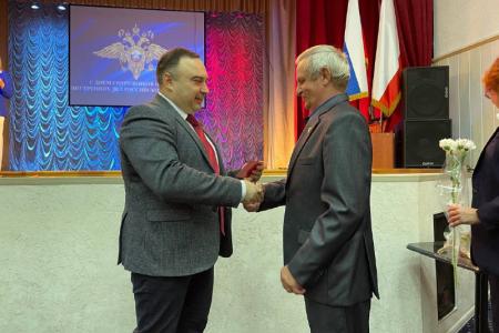 Крымские коммунисты поздравили сотрудников полиции и ветеранов милиции с профессиональным праздником