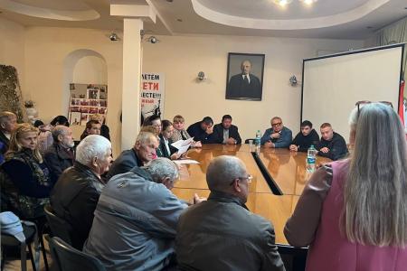 Республика Крым: В Керченском городском отделении КПРФ прошел круглый стол в честь 106-й годовщины Великой Октябрьской социалистический революции
