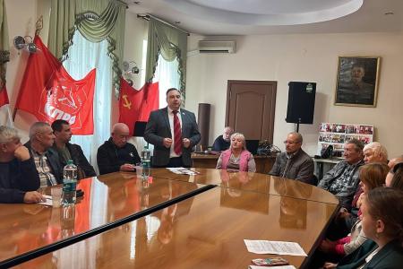 Республика Крым: В Керченском городском отделении КПРФ прошел круглый стол в честь 106-й годовщины Великой Октябрьской социалистический революции