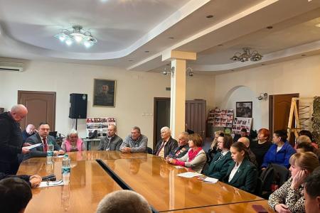 Республика Крым: В Керченском городском отделении КПРФ прошел круглый стол в честь 106-й годовщины Великой Октябрьской социалистический революции