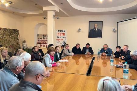 Республика Крым: В Керченском городском отделении КПРФ прошел круглый стол в честь 106-й годовщины Великой Октябрьской социалистический революции