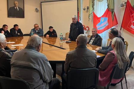 Республика Крым: В Керченском городском отделении КПРФ прошел круглый стол в честь 106-й годовщины Великой Октябрьской социалистический революции