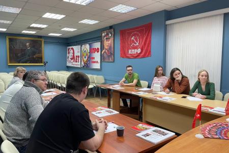 В Нижегородском обкоме КПРФ состоялась встреча с представителем профсоюза «Учитель»
