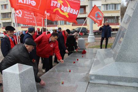 Брянские коммунисты отметили 106-летие Великого Октября