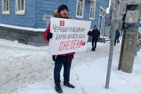 Самарские комсомольцы поддержали жителей Ростова-на-Дону и провели серию одиночных пикетов с требованием демонтировать бюст Петру Врангелю