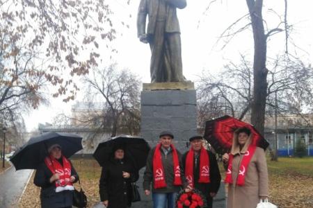 Саратовские коммунисты отметили 106-ю годовщину Великого Октября
