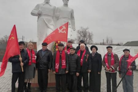 Саратовские коммунисты отметили 106-ю годовщину Великого Октября
