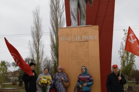 Саратовские коммунисты отметили 106-ю годовщину Великого Октября
