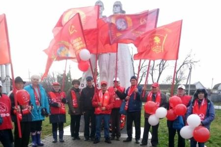Саратовские коммунисты отметили 106-ю годовщину Великого Октября