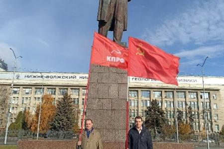 Саратовские коммунисты отметили 106-ю годовщину Великого Октября