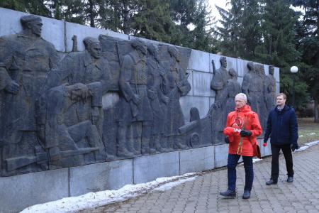 В Омске поклонились погибшим большевикам