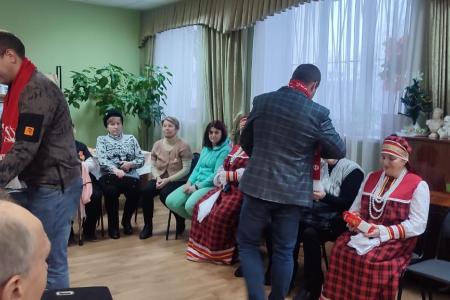 Калуга. Депутат-коммунист Марина Костина встретилась с ветеранами и многодетными мамами микрорайона Силикатный
