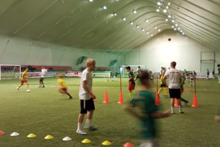 Староосколькие ребята-футболисты получили подарки от депутата Госдумы Сергея Гаврилова