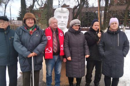 Коммунисты Саратовской области провели мероприятия, приуроченные к 144-й годовщине со дня рождения Иосифа Виссарионовича Сталина