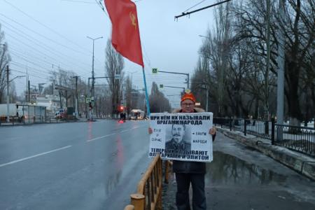Коммунисты Саратовской области провели мероприятия, приуроченные к 144-й годовщине со дня рождения Иосифа Виссарионовича Сталина