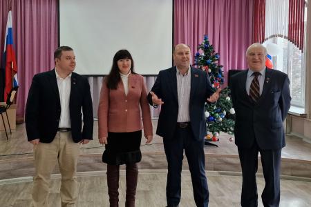 Рязанские коммунисты и комсомольцы организовали пионерскую ёлку