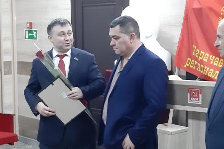 В Карачаево-Черкесском республиканском комитете КПРФ чествовали близких родственников участников Специальной военной операции