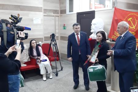 В Карачаево-Черкесском республиканском комитете КПРФ чествовали близких родственников участников Специальной военной операции