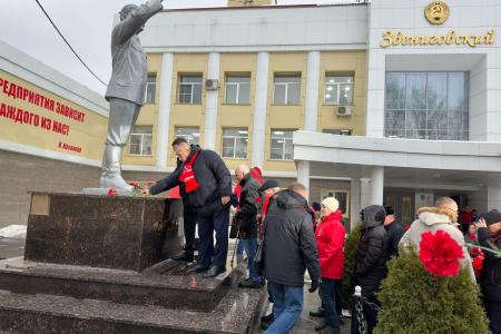 В Марий Эл коммунисты почтили память И.В. Сталина