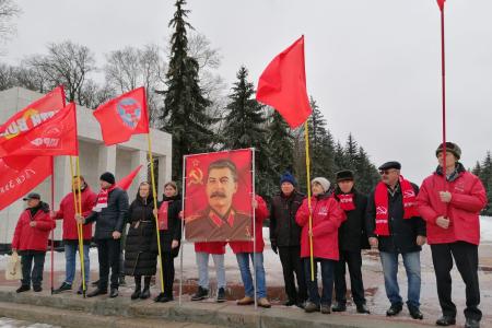 Курские коммунисты почтили память И.В. Сталина