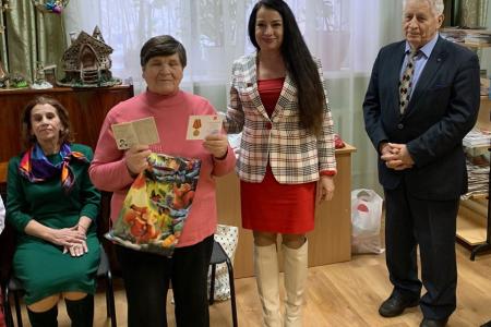 Калуга. Депутат-коммунист Марина Костина встретилась с ветеранами и многодетными мамами микрорайона Силикатный