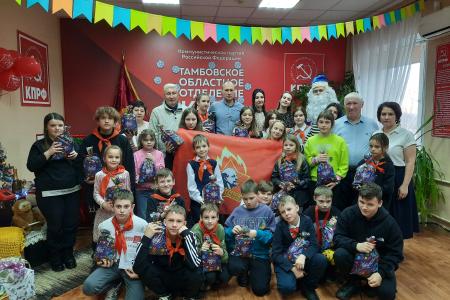 С Днём рождения, любимая Родина! Акция тамбовских коммунистов