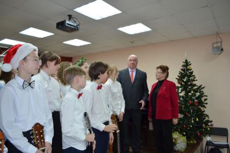 Калуга. Коммунисты поздравили юных гитаристов с Новым годом!