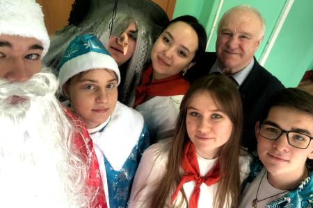 Рязанские коммунисты и комсомольцы организовали пионерскую ёлку