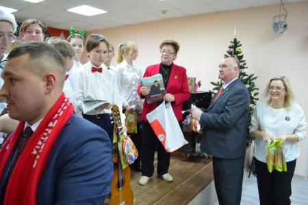 Калуга. Коммунисты поздравили юных гитаристов с Новым годом!
