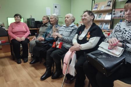Калуга. Депутат-коммунист Марина Костина встретилась с ветеранами и многодетными мамами микрорайона Силикатный