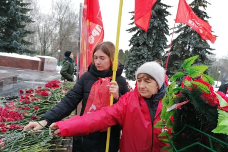 Курские коммунисты почтили память И.В. Сталина