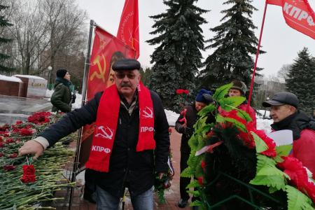 Курские коммунисты почтили память И.В. Сталина