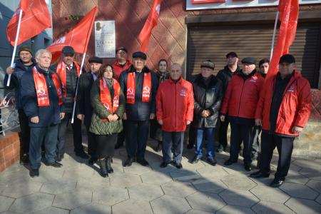 Республика Дагестан. В Махачкале КПРФ провела возложение цветов в 144-годовщину рождения И.В. Сталина