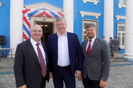 Депутат Госдумы Сергей Гаврилов поздравил жителей Воронежской и Белгородской областей с наступающим Новым годом