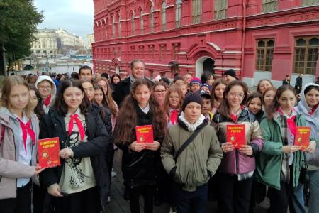 Депутат Госдумы Сергей Гаврилов поздравил жителей Воронежской и Белгородской областей с наступающим Новым годом