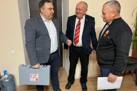 Крымский реском КПРФ отметил активистов, оказывающих гуманитарную помощь
