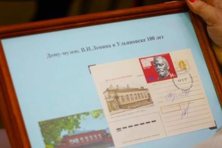 Дмитрий Новиков поздравил сотрудников Дома-музея В.И. Ленина в Ульяновске со 100-летием со дня создания