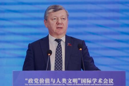 Дмитрий Новиков приветствовал участников международной конференции в Шаньдунском университете