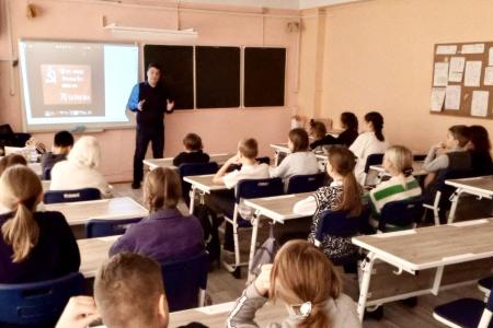 Тульский обком КПРФ продолжает организовывать патриотические уроки для школьников