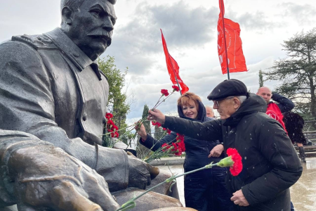 Республика Крым. Местные коммунисты почтили память И.В. Сталина