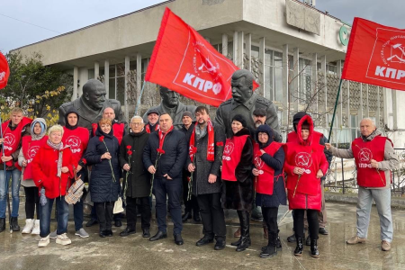 Республика Крым. Местные коммунисты почтили память И.В. Сталина