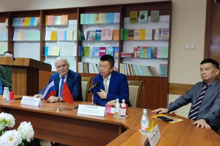При участии М.Н. Берулава состоялась встреча коллектива Московского инновационного университета с китайским гостем товарищем Хэ Чжэньвэем